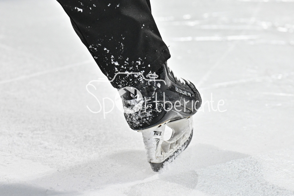 Nürnberg Ice Tigers - Augsburger Panther | NUREMBERG, GERMANY - 23. JANUARY: im Bild ein BAUER Schlitschuh auf dem Eis / Symbolbild / Symbolfot während dem Match zwischen den Nürnberg Ice Tigers und den Augsburger Panthern am 42. Spieltag der Penny DEL in der PSD Bank Nürnberg Arena