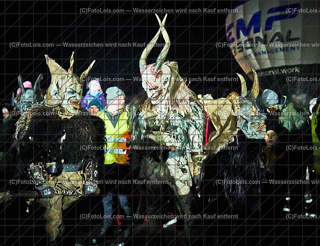 _ALP8429_NACHTderBALLONE_Lackenhof_Gaminger Oetscherteufel | ... mit dem Ballonsportclub Ötscherland aus Wieselburg, der Bergrettung Lackenhof mit einer Schauübung, der Perchtengruppe 'Gaminger Ötscherteufeln' und dem Musikverein Lackenhof, die Ballonfahrer spendeten ihre Gage in diesem Jahr dem schwer verunglückten Gerald Bernreiter alias 'KLEX' der erst nach der ReHa und einem Umbau seines Hauses in Lackenhof frühestens im Mai 2026 wieder nach Hause kommen kann, So 28. Dezember 2025.