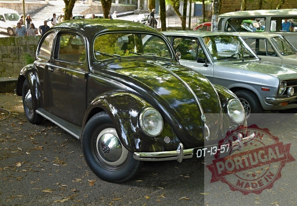 Volkswagen Beetle vintage classic car parked outdoors | Dark Volkswagen Beetle vintage classic car parked at an outdoor car show - Realized with Pictrs.com