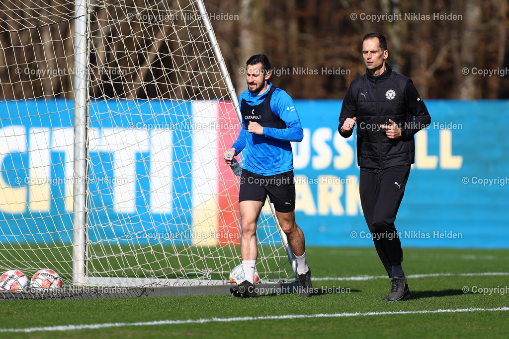 NH_HolsteinKiel_Training_03032026 | #7 Steven Skrzybski (Holstein Kiel) im Lauftraining mit Timm Sörensen (Reha-Trainer, Holstein Kiel)Fußball I Herren I Training I Saison 2025-2026 I Holstein Kiel I 03.03.2026 I Citti-Fußballpark