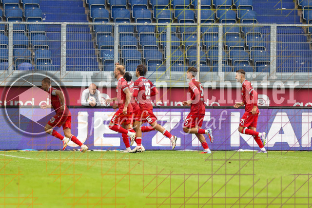 MSV Duisburg vs VfB Stuttgart II - 3. Liga | Duisburg, Deutschland, 02.08.25:   Dominik Nothnagel (VfB Stuttgart II) Torjubel, jubelt mit seiner Mannschaft nach dem Treffer zum 1:1 waehrend des Spiels der 3. Liga MSV Duisburg vs VfB Stuttgart II in der schauinsland-reisen-arena(Foto von Brauer-Fotoagentur / Adrian Schlueter)