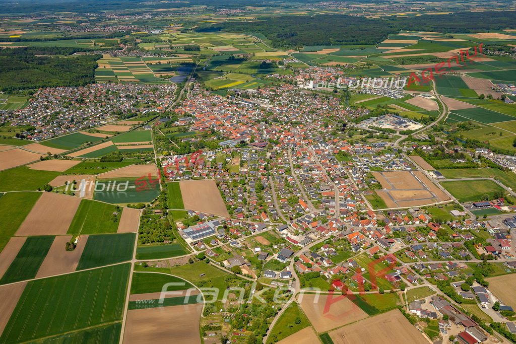 sontheim-an-der-brenz-luftaufnahme-lizenz-618-jahr-2025 | Luftaufnahme von Sontheim an der Brenz - Die Luftaufnahme wurde 2025 vom UL-Flugzeug heraus erstellt ( keine Drohne ) - Hochauflösende Luftaufnahme - für professionelle Ausdrucke geeignet. Die Geschenkidee !Mit Lizenz und Bildrechte bestellbar