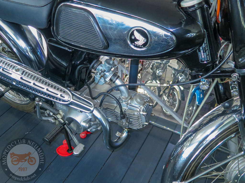 MopedmuseumNeumühl_151023_048 | Bildergalerie von Sport-Ereignissen aber auch von weiteren spannenden Dingen - nicht nur vom Niederrhein. In Anlehnung an den bekannten Spruch von Hanns Dieter Hüsch heißt das Motto: "Niederrhein ist überall".  - Realisiert mit Pictrs.com