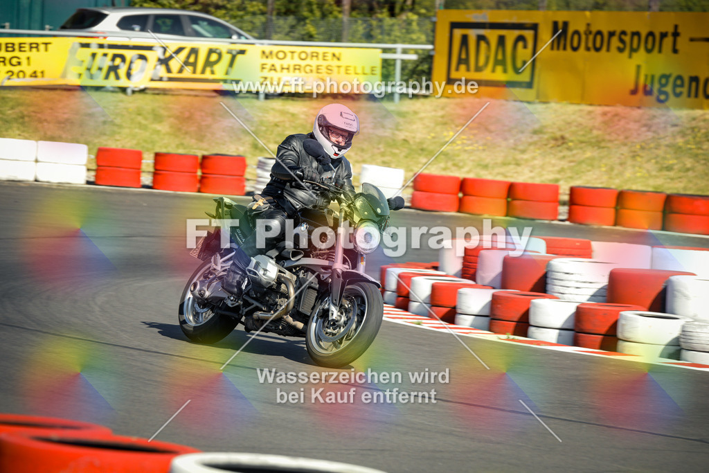 OBK_Mai_Martina_Markus-10264 | Hier findet Ihr Bilder von Touristenfahrten auf der Nürburgring Nordschleife oder von anderen Veranstaltungen die ich besucht habe. Viel Spass beim Durch Schauen 