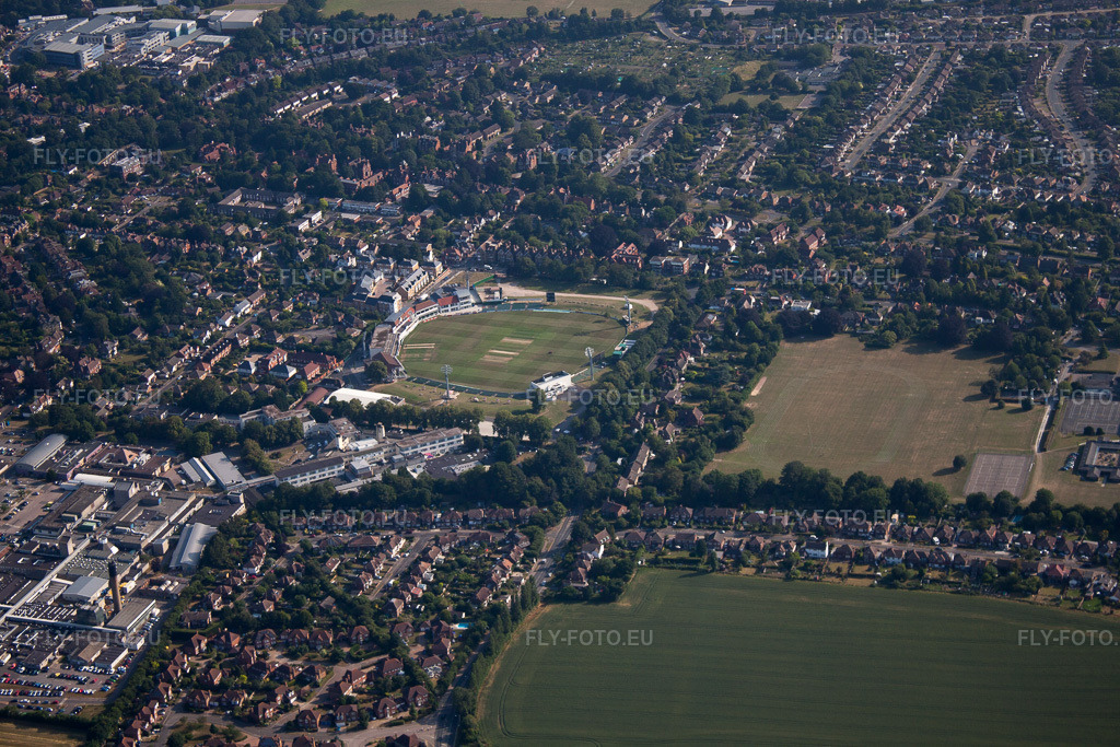 Vue aérienne: Canterbury à Lower Hardres dans le département Angleterre, Grande Bretagne – .Photo: IMG_58604.jpg prise le 18/07/2013 par Werner Riehm/FLY-FOTO.eu – Résolution de l'original: 4752 x 3168 px