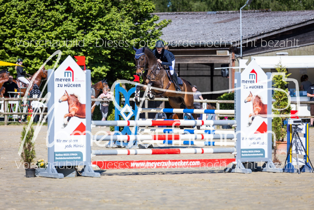 Donop24-A2Spr-045 | MomenTaufnahmen Pferdesportfotos