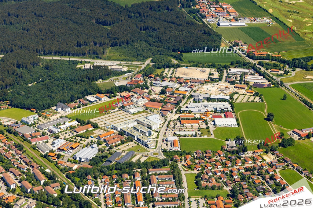 Aktuelles Luftbild von Gewerbegebiet Holzkirchen - Die Luftaufnahme wurde 2022 mittels UL-Flugzeug erstellt ( keine Drohne ) - hochauflösende Kamera-Systeme von  Canon -Beste Qualität - Für grossformatige Ausdrucke geeignet. Die Geschenkidee !