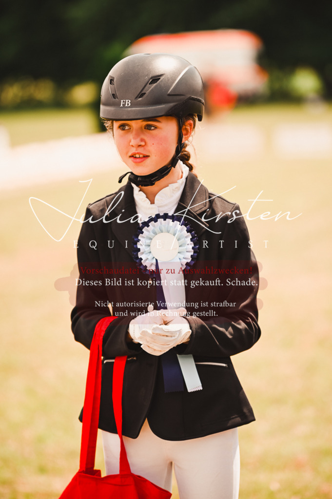 DSC_6406 | Pferde- und Turnierfotografie in Westsachsen. Pferdeportraits, Auftragszeichnungen und intuitive Kunst.