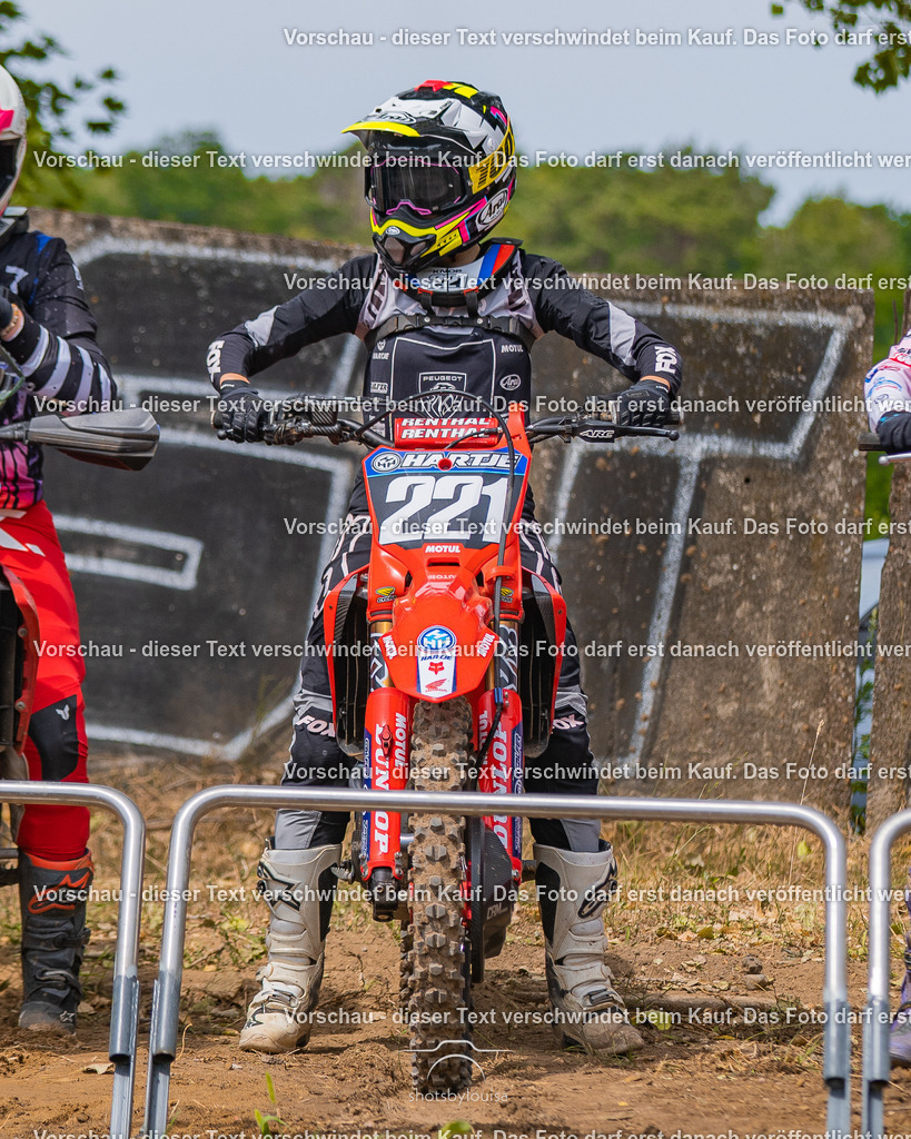 07_05_BernauerSchleife-7083 | Sportfotografin aus Berlin-Brandenburg mit Fokus auf Motocross. Ich halte deine sportliche Leistung und echte Emotionen auf und neben der Strecke professionell fest. Entdecke die Fotos von deinem Rennen und bestelle sie direkt hier im Shop.