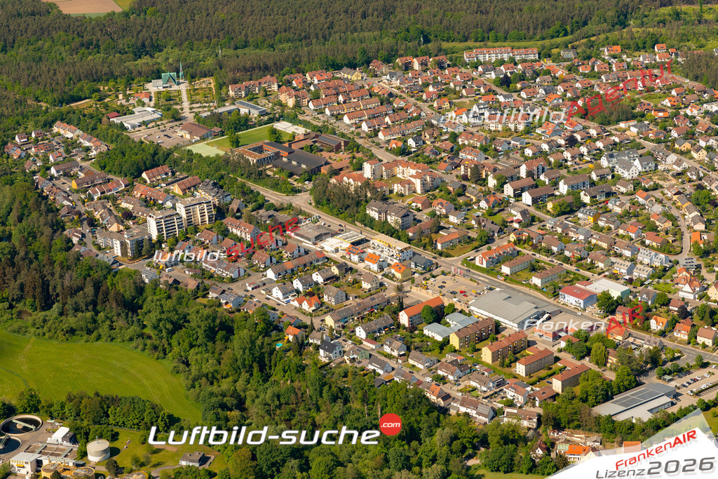 Das Luftbild zeigt :  Roth - Die Luftaufnahme wurde 2024 vom UL-Flugzeug aus erstellt ( keine Drohne ) - Hochauflösende Luftaufnahme - Für grossformatige Ausdrucke geeignet. Die Geschenkidee !Mit Lizenz und Bildrechte bestellbar