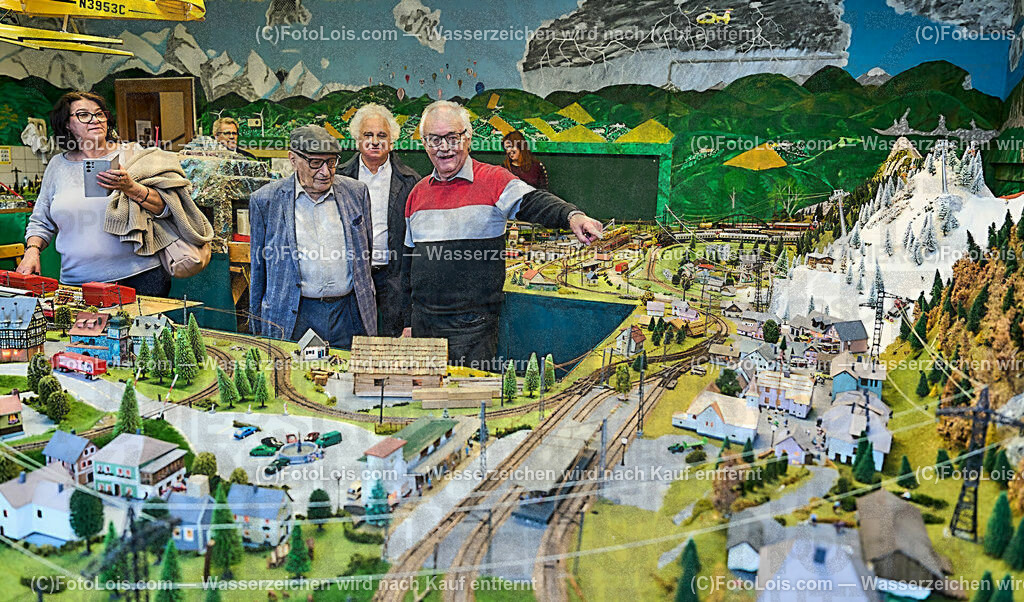 ALP9548_Foederation_Chopin-Ges_Lackenhof_Modellbahn-Etzler | (C)FotoLois.com, Alois Spandl, Föderation der internationalen Chopin-Gesellschafen (deren gibt es weltweit 34) - Zusammentreffen und Sitzung im Vorfeld des XXXIX. Chopinfestivals in der Kartause Gaming und Rahmenprogramm - Ausflug mit dem Bus zum Lunzer See und nach Lackenhof, gemeinsames Abendessen, Do 3. August 2023.