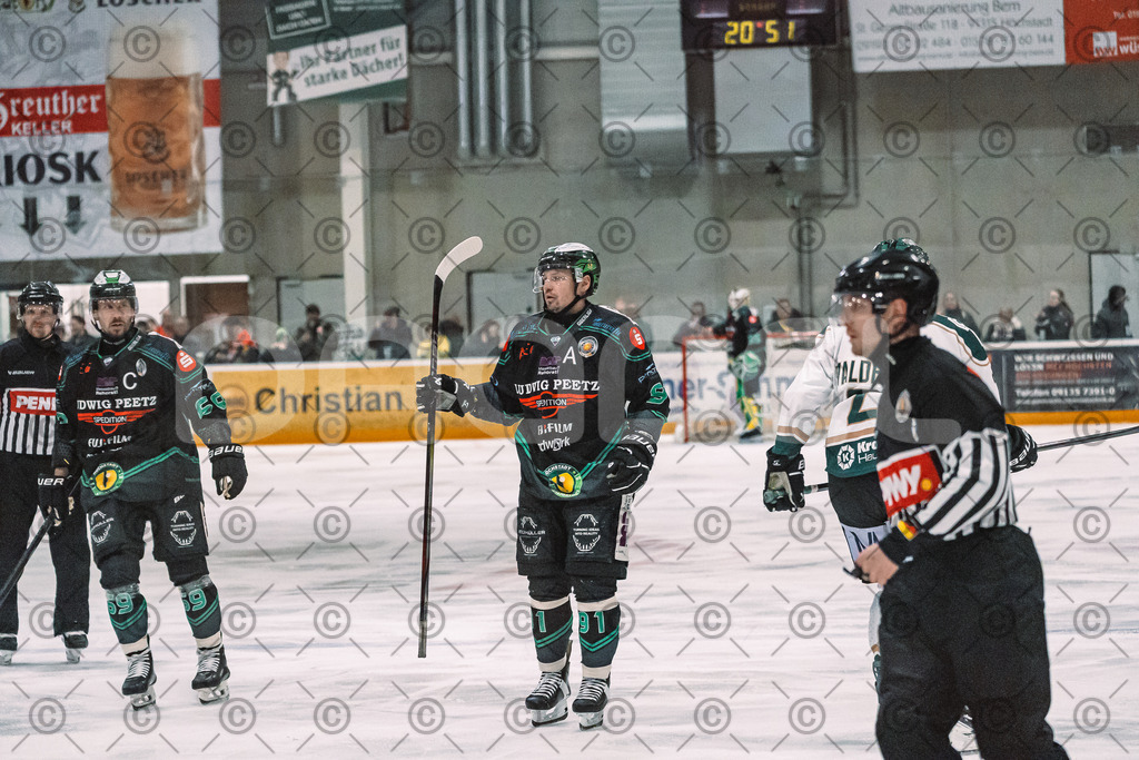 Alligators_vs_Erding_12_12_2025-102 | Höchstadt Alligators Fotogalerie: Eishockey-Action aus Franken. Professionelle Spielfotos, Portraits & Stadionbilder zum Download. Jetzt entdecken! - Realisiert mit Pictrs.com