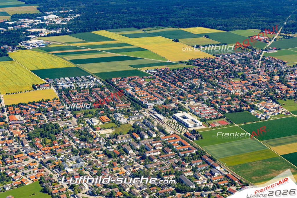 Aktuelles Luftbild von Höhenkirchen Höhenkirchen-Siegertsbrunn - Die Luftaufnahme wurde 2022 mittels UL-Flugzeug erstellt ( keine Drohne ) - hochauflösende Kamera-Systeme von  Canon -Beste Qualität - Für grossformatige Ausdrucke geeignet. Die Geschenkidee !