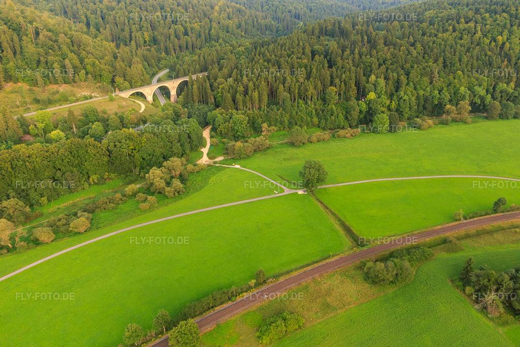 Luftbild: Einödviadukt an der Donauversinkung im Ortsteil Möhringen in Tuttlingen im Bundesland Baden-Württemberg in Deutschland. Foto: IMG_102760.jpg vom 25.08.2017 durch Werner Riehm/FLY-FOTO.de