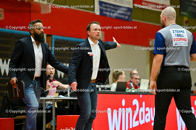 AUT, BSL, Flyers Wels vs Basket Swans Gmunden | 02.11.2024, Raiffeisen Arena Wels, AUT, BSL, Flyers Wels vs Basket Swans Gmunden, im Bild Assistant Coach Nabil Murad of Basket Swans Gmunden, Head Coach Basket Thomas Crab of Basket Swans Gmunden, Referee// BSL, Basketball Super League Match between Flyers Wels and Gmunden Swans, Austria on 2024/11/02