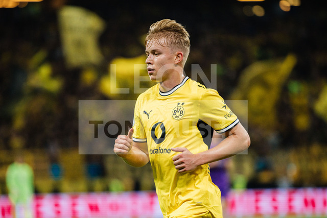 DFB-Pokal: HEBC - Borussia Dortmund, 01.09.2026 | Daniel Jonathan Svensson (Borussia Dortmund, 24); Fußball, DFB-Pokal, 1. Runde: HEBC vs. Borussia Dortmund am 01.09.2026 im Volksparkstadion, HamburgDFB REGULATIONS PROHIBIT ANY USE OF PHOTOGRAPHS AS IMAGE SEQUENCES AND/OR QUASI-VIDEO. - Realisiert mit Pictrs.com