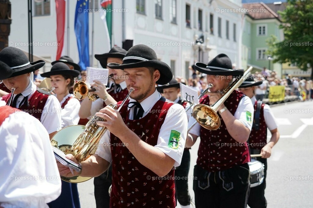 22f-STEEG-Bundesmusikfest-2023-Juni16-Reutte-DSC06647 | Info aus dem Bezirk Reutte/Ausserfern Tirol sowie eine umfangreiche Bilddatenbank über die gesamte Region: Lechtal, Talkessel Reutte, Tannheimertal, Zwischentoren. Lech, Plansee, Zugspitze, Grenztunnel, B179, Fernpassstraße, Verkehr, Lawinen, Tradition, - Realisiert mit Pictrs.com
