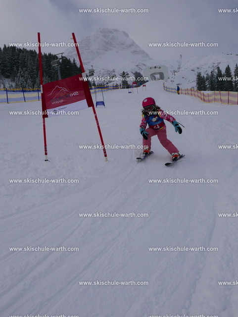 Olivia (4) | Photos von der Skischule Warth - Realisiert mit Pictrs.com