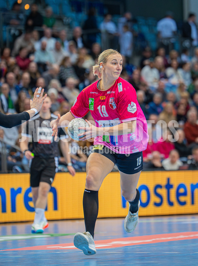 Handball I Frauen I Saison 2025-2026 I 1. HBF I 15. Spieltag I VFL Oldenburg - SV Union Halle-Neustadt 0072 | Lea Gruber (19, SV Union Halle-Neustadt) - Realisiert mit Pictrs.com