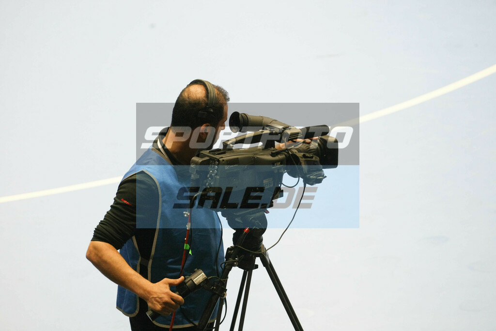 VFL Gummersbach - Füchse Berlin | Kameramann - © Sportfoto-Sale (MK) - Realisiert mit Pictrs.com