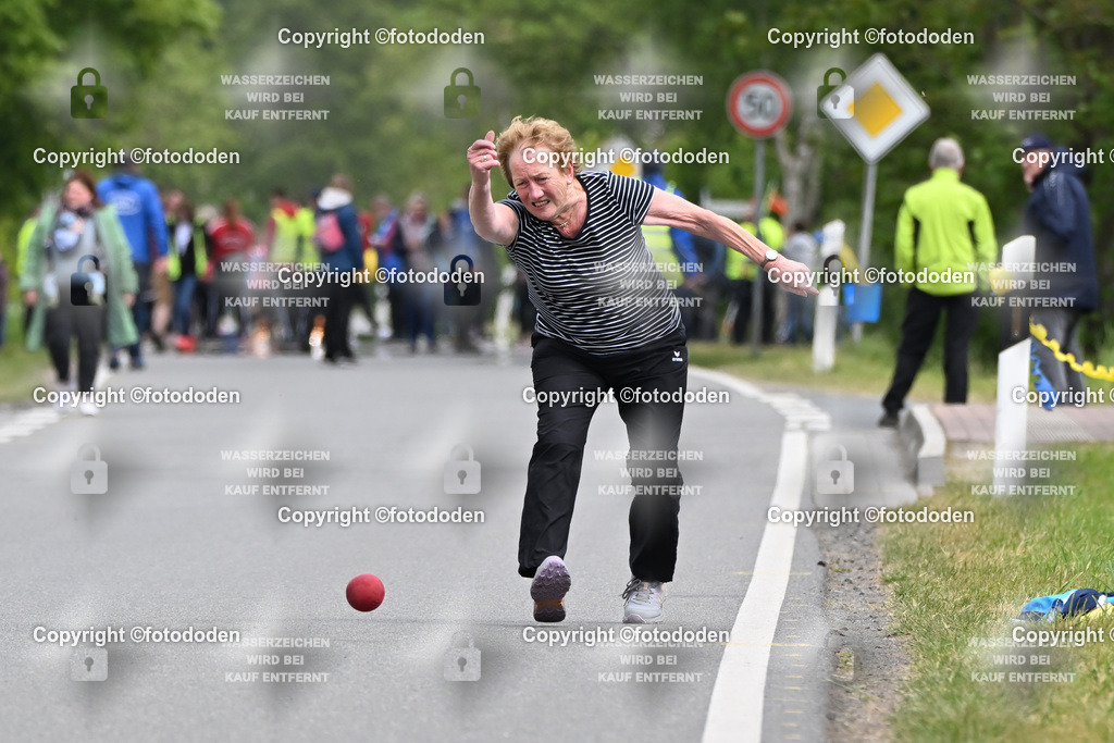 DSC_5841 | Giesela Hinrichs / Neuschoo PLatz 5 = 967mFrauen IV - Gummi