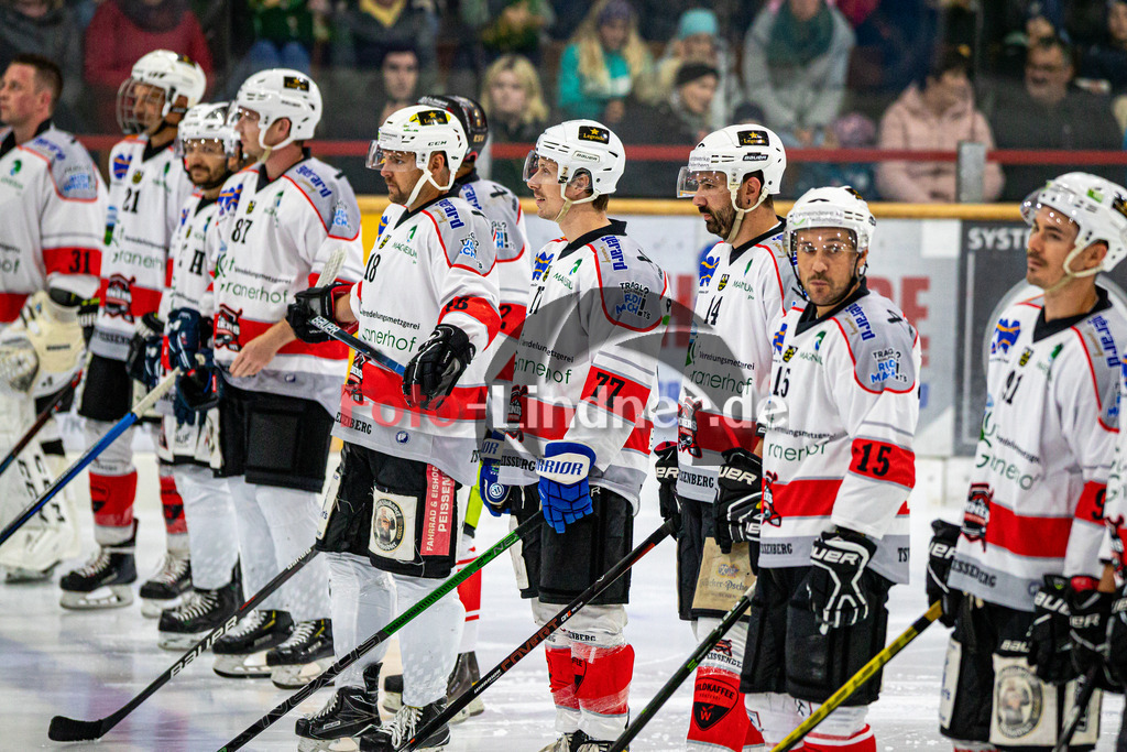 TSV Peißenberg Miners vs Legenden 20 TSV PEißenberg | TSV Peißenberg Legenden 20 Jahre Bayernliga, TSV Peißenberg Miners vs Legenden 20 TSV PEißenberg,,2024-09-13 in Peißenberg (Eisstadion)Legenden bei der EröffnungCopyright: WolfgangxLindner