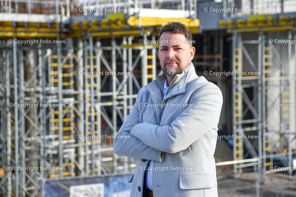 Manuel Wellmann_ FC Blau Weiss Linz_ 06.12.2022-7 | 06.12.2022, Donaupark Stadion Linz, AUT, im Bild Manuel Wellmann, Vorstand FC Blau Weiss Linz (Blau Weiss Linz) bei der Baustelle des Stadionneubau