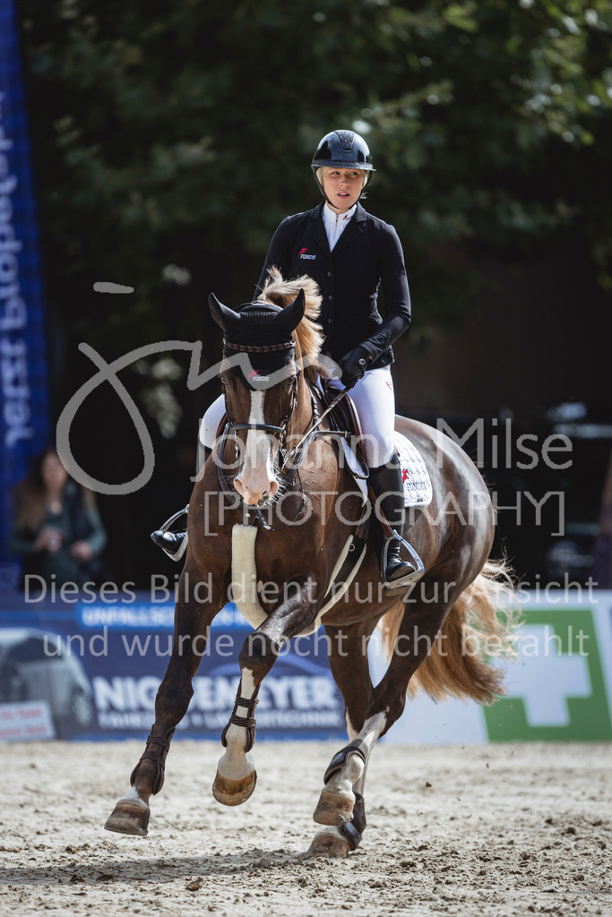 240915_OWLCh_IntEroeffnungsspr-409 | Deine schönsten Turniermomente als professionelle Fotos! Entdecke hochwertige Pferdesport-Fotografie im Online-Shop. Jetzt Fotos finden & bestellen!