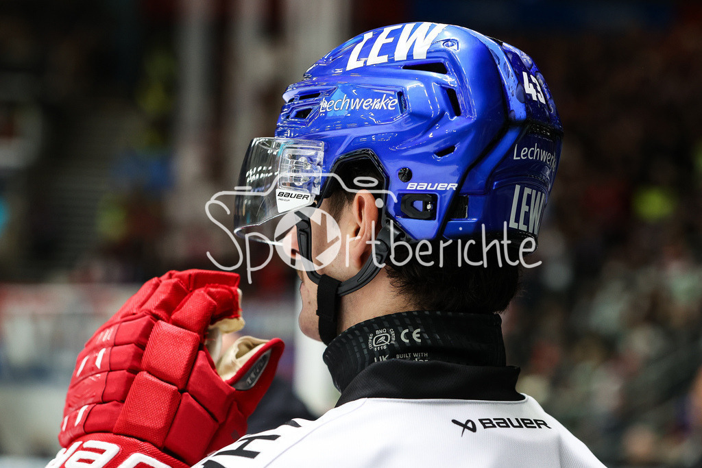 Augsburger Panther - Nürnberg ICE Tigers | Leon VAN DER LINDE (AEV #43) traegt einen Halsschutz von Bauer / Symbolbild / Halsschutz Eishockey