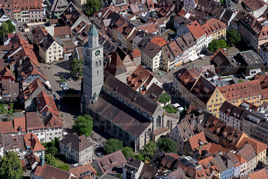 4031998 | ÜBERLINGEN 12.06.2020 Kirchengebäude des Münster " St.-Nikolaus-Münster " an der Münsterstraße in Überlingen am Bodensee im Bundesland Baden-Württemberg, Deutschland. Weiterführende Informationen bei: Seelsorgeeinheit Überlingen,  Überlingen Marketing und Tourismus GmbH. // Church building of the cathedral of " St.-Nikolaus-Muenster " on street Muensterstrasse in Ueberlingen at Bodensee in the state Baden-Wuerttemberg, Germany. Further information at: Seelsorgeeinheit Ueberlingen,  Ueberlingen Marketing und Tourismus GmbH. Foto: Gerhard Launer
