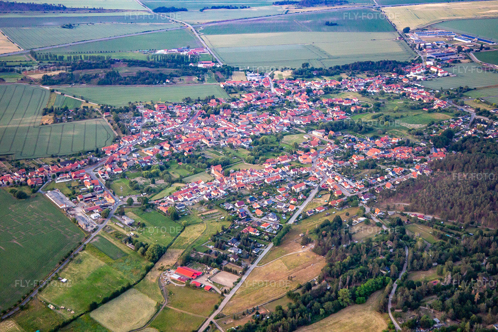 Luftbild: Ortsansicht von Südwesten im Ortsteil Westerhausen in Thale im Bundesland Sachsen-Anhalt in Deutschland. Foto: IMG_136625.jpg vom 17.06.2023 durch Werner Riehm/FLY-FOTO.de