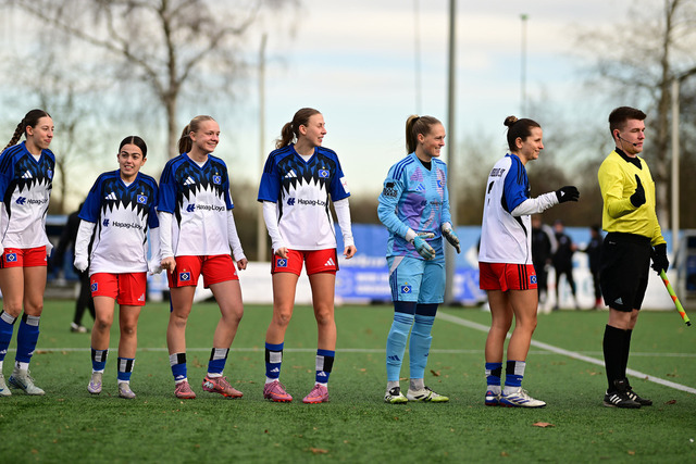 Fußball I Frauen I Saison 2025-2026 I Regionalliga Nord I 11. Spieltag I Hamburger SV U20 - Holstein Kiel I 28413 | Der Sportfotograf. - Realisiert mit Pictrs.com