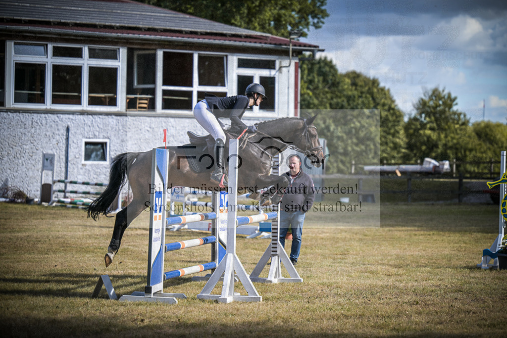 DOS_0895 | Entdecke hochwertige Reitturnierfotos von Foto Oger. Professionell, emotional und authentisch – jetzt Lieblingsmomente im Shop bestellen.Deutschlandweite Turnierfotografie. - Realisiert mit Pictrs.com