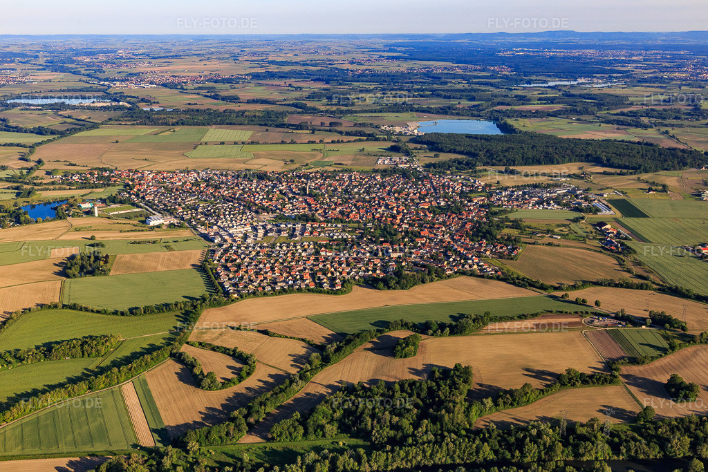 Luftbild: Ortsansicht von Südosten in Gambsheim im Bundesland Bas-Rhin in Frankreich.Foto: IMG_114989.jpg vom 01.06.2019 durch Werner Riehm/FLY-FOTO.deAuflösung des Originals: 5472 x 3648 px