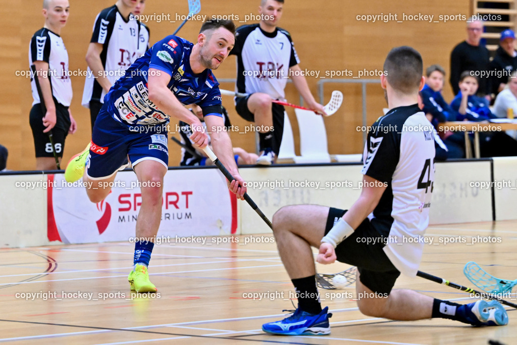 VSV Unihockey vs. IBK CARTOON HEROES | #5 Michael Kanduth VSV Unihockey, #43 Milán Kiss IBK CARTOON HEROES, VSV Unihockey vs. IBK CARTOON HEROES, VSV Unihockey vs. IBK CARTOON HEROES am 22.02.2025 in Villach (Ballspielhalle St. Martin), Austria, (Photo by Bernd Stefan)