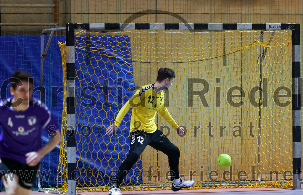 2022-11-12_065_SpVgg_Altenerding_III_gegen_TV_Altoetting_II | Erding, Deutschland, 12.11.2022:
Handball, Bezirksklasse Männer 2022 / 2023, 4. Spieltag, SpVgg Altenerding III gegen TV Altötting II, Endergebnis: 32:25

Manuel Fußer (SpVgg Altenerding, #12)

Foto: Christian Riedel / fotografie-riedel.net