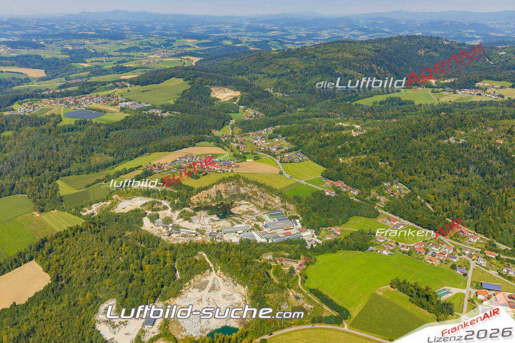 Schöne Luftaufnahme als Geschenk in Berbing Hauzenberg - Die Luftbildaufnahme wurde 2025 vom UL-Flugzeug heraus erstellt ( keine Drohne ) - Hochauflösende Luftaufnahme -Nicht vergleichbar mit Google Maps oder Satelittenbilder- Die Geschenkidee !Mit Lizenz und Bildrechte bestellbar