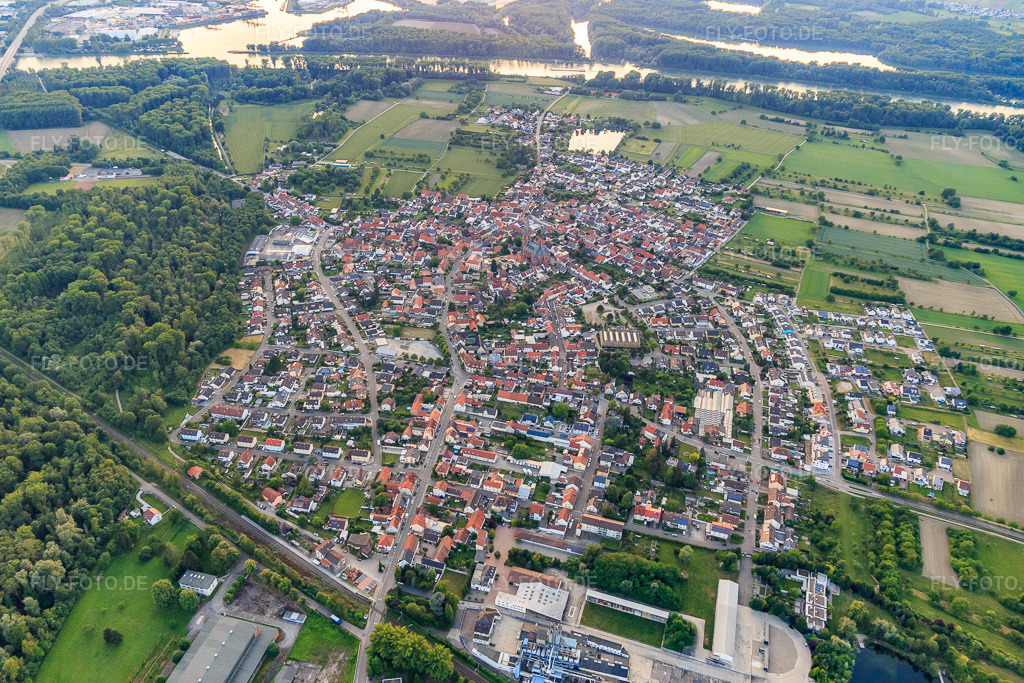 Luftbild: Ortsübersicht von Osten im Ortsteil Rheinsheim in Philippsburg im Bundesland Baden-Württemberg in Deutschland. Foto: IMG_107492.jpg vom 25.05.2018 durch Werner Riehm/FLY-FOTO.de