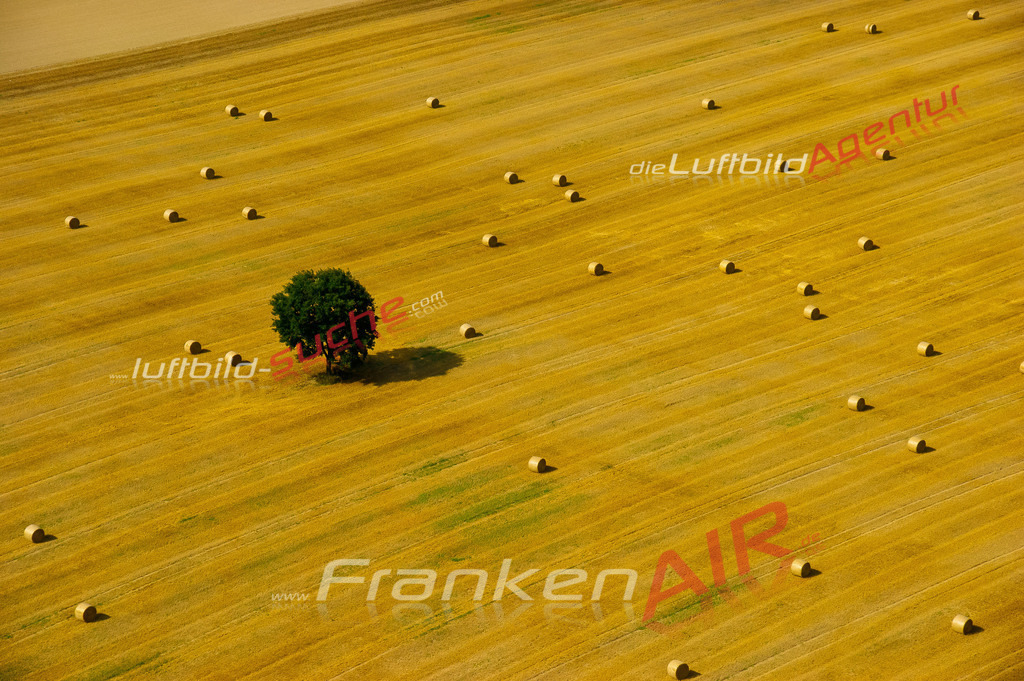 Luftbild von Getreide-acker Oberfranken - Luftaufnahme wurde 2008 von https://frankenair.de mittels Flugzeug (keine Drohne) erstellt - die Geschenkidee