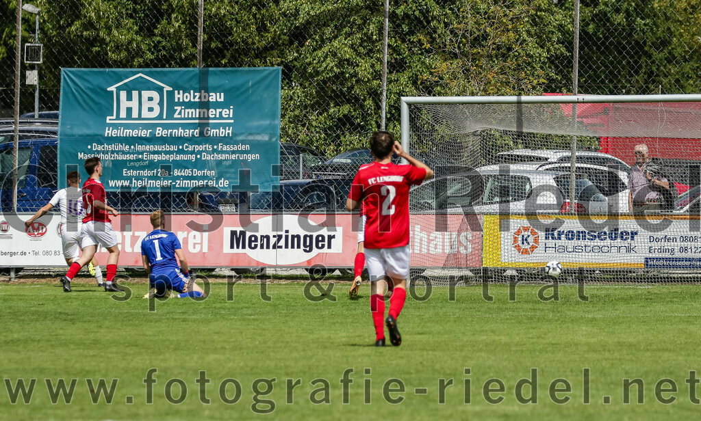 2023-07-30_026_FC_Lengdorf_gegen_SpVgg_Altenerding | Lengdorf, Deutschland, 30.07.2023:
Fußball, Kreisliga 2023 / 2024, 1. Spieltag, FC Lengdorf gegen SpVgg Altenerding, Endergebnis: 1:1

Tor zum 0:1 durch Leart Bilalli (SpVgg Altenerding, #10)
Leart Bilalli (SpVgg Altenerding, #10), Martin Rott (FC Lengdorf, #6), Fabian Herbst (FC Lengdorf, #2)

Foto: Christian Riedel / fotografie-riedel.net