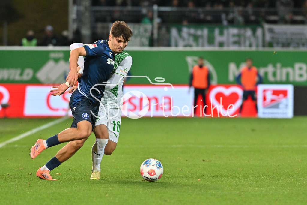 SpVgg Greuther Fürth - Karlsruher SC | FUERTH, GERMANY - OCTOBER 24: Rafael PINTO PEDROSA (Karlsruher SC 36) against Aaron KELLER (SpVgg Greuther Fuerth 16) during the 2. bundesliga match between SpVgg Greuther Fuerth vs. Karlsruher SC on matchday 10 at Sportpark Ronhof Thomas Sommer on October 24, 2025 in Fuerth, Germany / DFL REGULATIONS PROHIBIT ANY USE OF PHOTOGRAPHS AS IMAGE SEQUENCES AND/OR QUASI-VIDEO