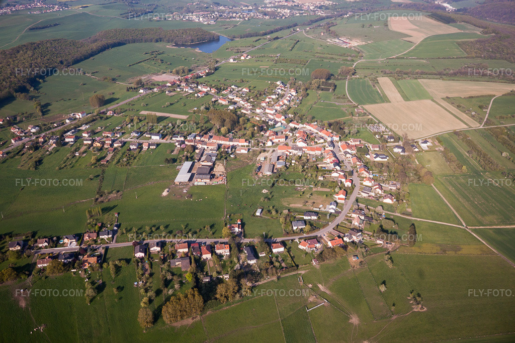 Aerial view: Agricultural fields and arable land in Macheren in the state Moselle, France.Photo: IMG_39665.jpg taken on 04/16/2011 by Werner Riehm/FLY-FOTO.comResolution of the original: 4469 x 2979 px