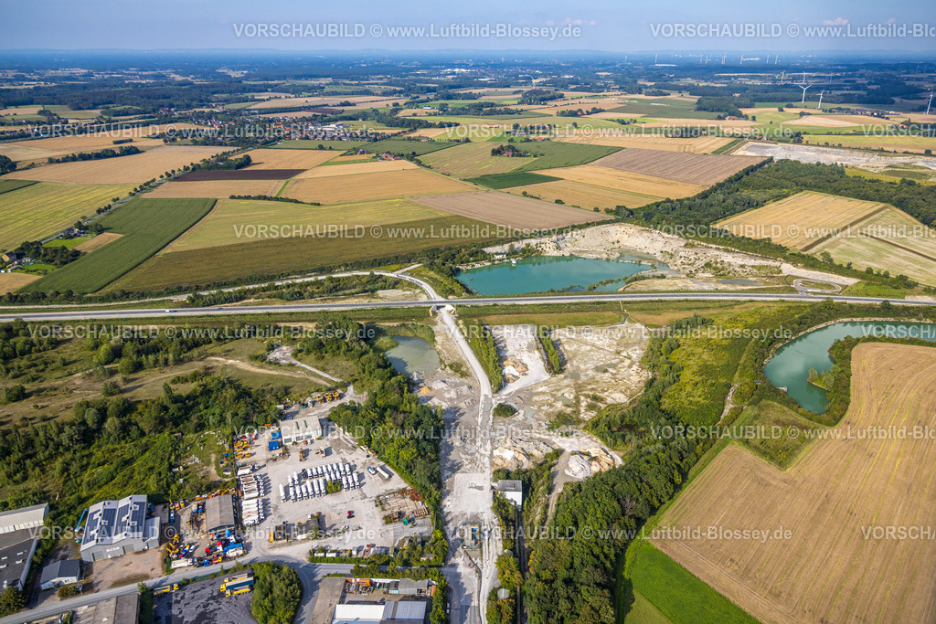 Beckum230805187 | Luftbild, Holcim Steinbruch an der Bundesstraße B58, Beckum, Münsterland, Nordrhein-Westfalen, Deutschland