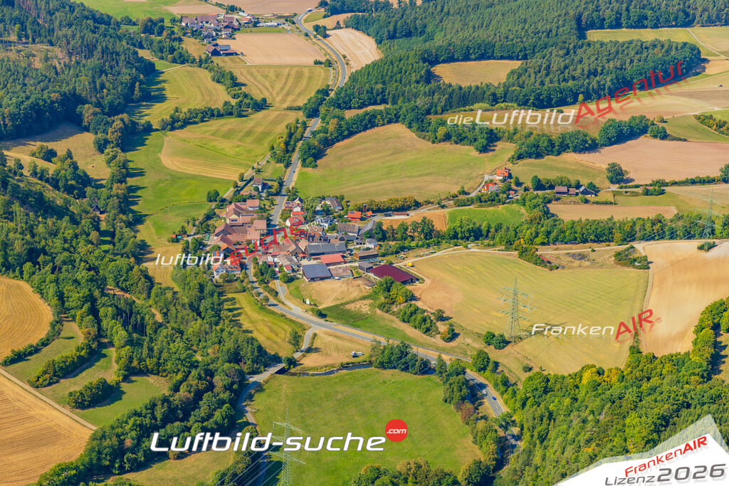 Schöne Luftaufnahme Leutendorf Mitwitz - Die Luftaufnahme wurde 2025 vom Flugzeug heraus erstellt ( keine Drohne ) - Hochauflösende Luftaufnahme - für professionelle Ausdrucke geeignet. Die Geschenkidee !Mit Lizenz und Bildrechte bestellbar