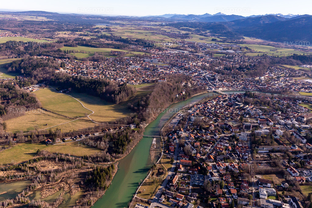 Luftbild: Isar in Bad Tölz im Bundesland Bayern in Deutschland. Foto: IMG_139458.jpg vom 27.12.2023 durch Werner Riehm/FLY-FOTO.de