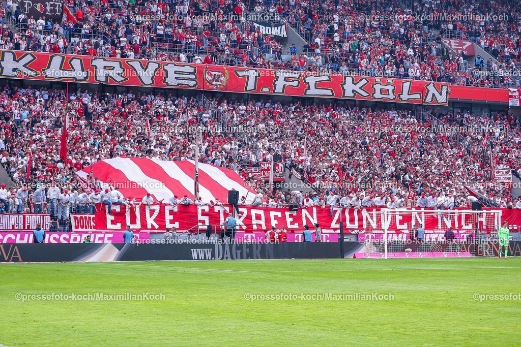 1FC20042501127 | 20.04.2025, Fußball, 1. FC Köln - Preußen Münster, 2.. Fußball Bundesliga, 30. Spieltag, RheinEnergie-STADION, Saison 2024 2025: Choreografie in der Südkurve Ultras des 1.FC Köln auf dem Zaun - banner Eure Strafen Zünden nicht, Wir Schon! Ultras zünden Konfetti Kanonen Konfettikanonen - Ein anderes Man, versprochen. DFB regulations prohibit any use of photographs as image sequences and or quasi-video.