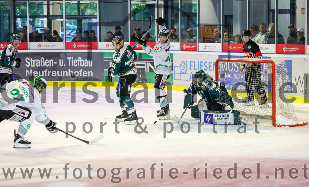 2025-09-21_057_TSV_Erding_gegen_Hoechstadter_Alligators | Erding, Deutschland, 21.09.2025:Eishockey, Oberliga Süd 2025 / 2026, 2. Spieltag, TSV Erding gegen Höchstadter Alligators, Endergebnis: 3:4Foto: Christian Riedel / fotografie-riedel.net
