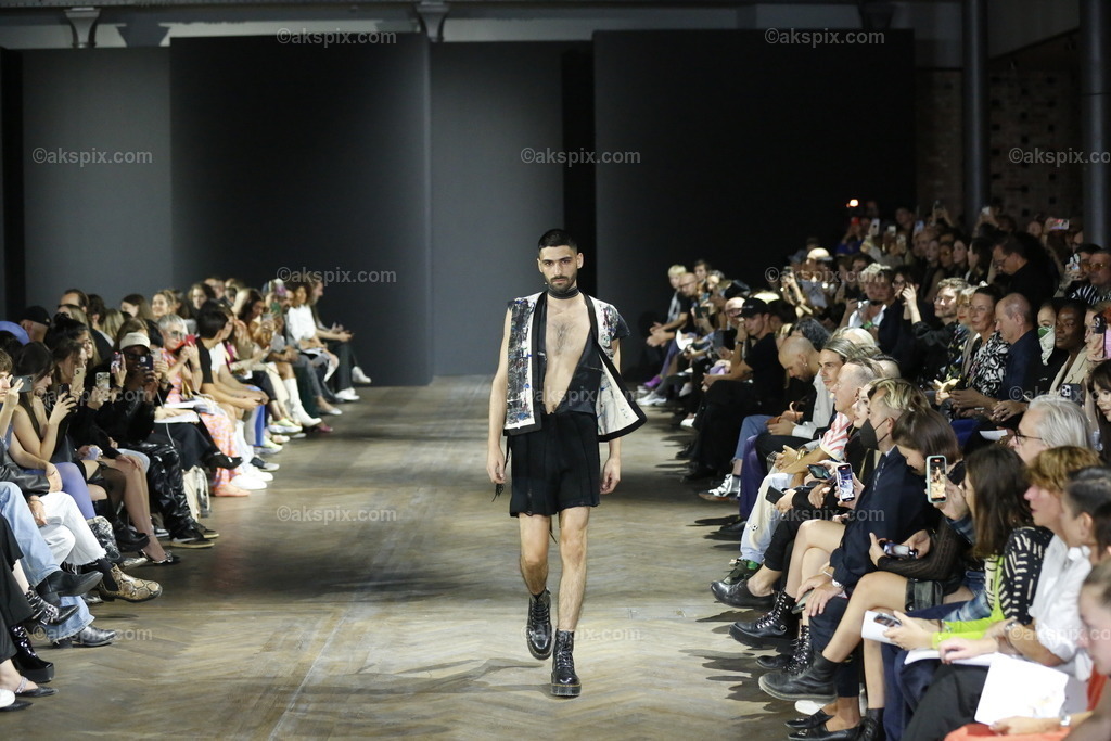 LML Studio auf der  MBFW Spring/Summer 2023 | Mercedes-Benz Fashion Week (MBFW)  Frühling / Sommer 2023 im Hotel Telegraphenamt Berlin in Berlin-Mitte. Die Kollektionen von LML Studio auf der MBFW Spring/Summer 2023. Das Bild zeigt Models mit der Kollektion von LML Studio.