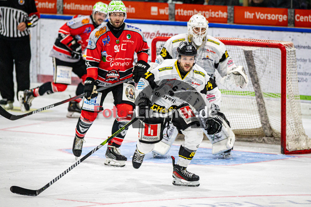 TSV Peißenberg MINERS gegen EA Schongau | Eishockey Bayernliga Herren Vorrunde 2024/25, TSV Peißenberg MINERS gegen EA Schongau, 20241031,Tim MÜHLEGGER (MAMMUTS 84) in Aktion,2024-10-31 in Peißenberg (Eisstadion Peißenberg)Tim MÜHLEGGER (MAMMUTS 84)Copyright: WolfgangxLindner foto-lindner.de