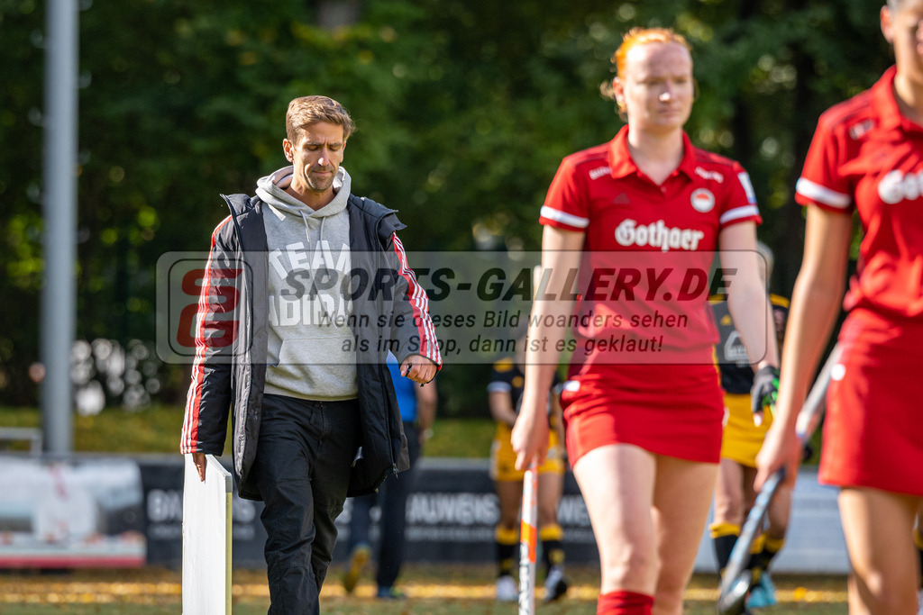 SFE_20221008_0090 | 1. Bundesliga Hockey Damen Rot-Weiss Köln - Harvestehuder THC am 08.10.2022 in Köln (KTHC Stadion Rot-Weiss Köln Tennis and Hockey Club), Photo: Stephan Fehrmann 2022 (Sports-Gallery),Markus Lonnes ( Trainer Rot-Weis Köln )